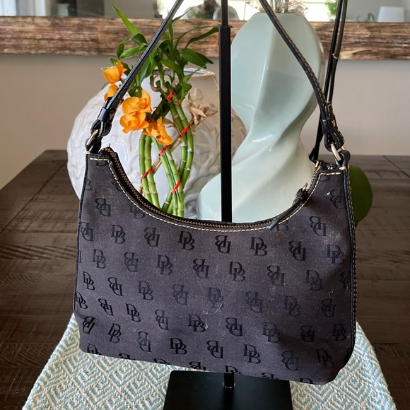 Dooney & Bourke Signature Logo Small Purse (Black) w/Gold Hardware. - Picture 5 of 8